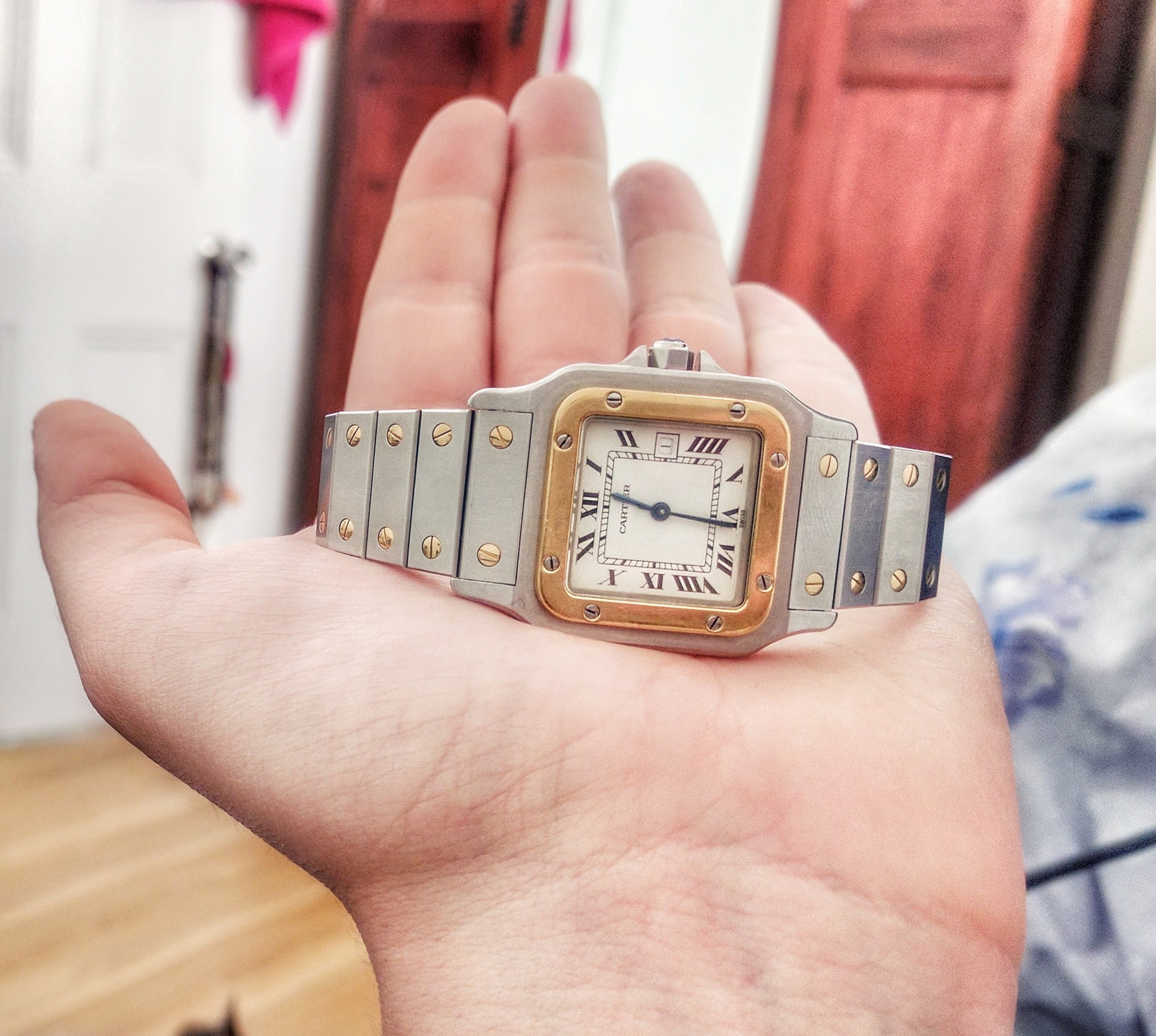 Owner Review: Santos de Cartier – Can guys still wear 28mm Cartier?