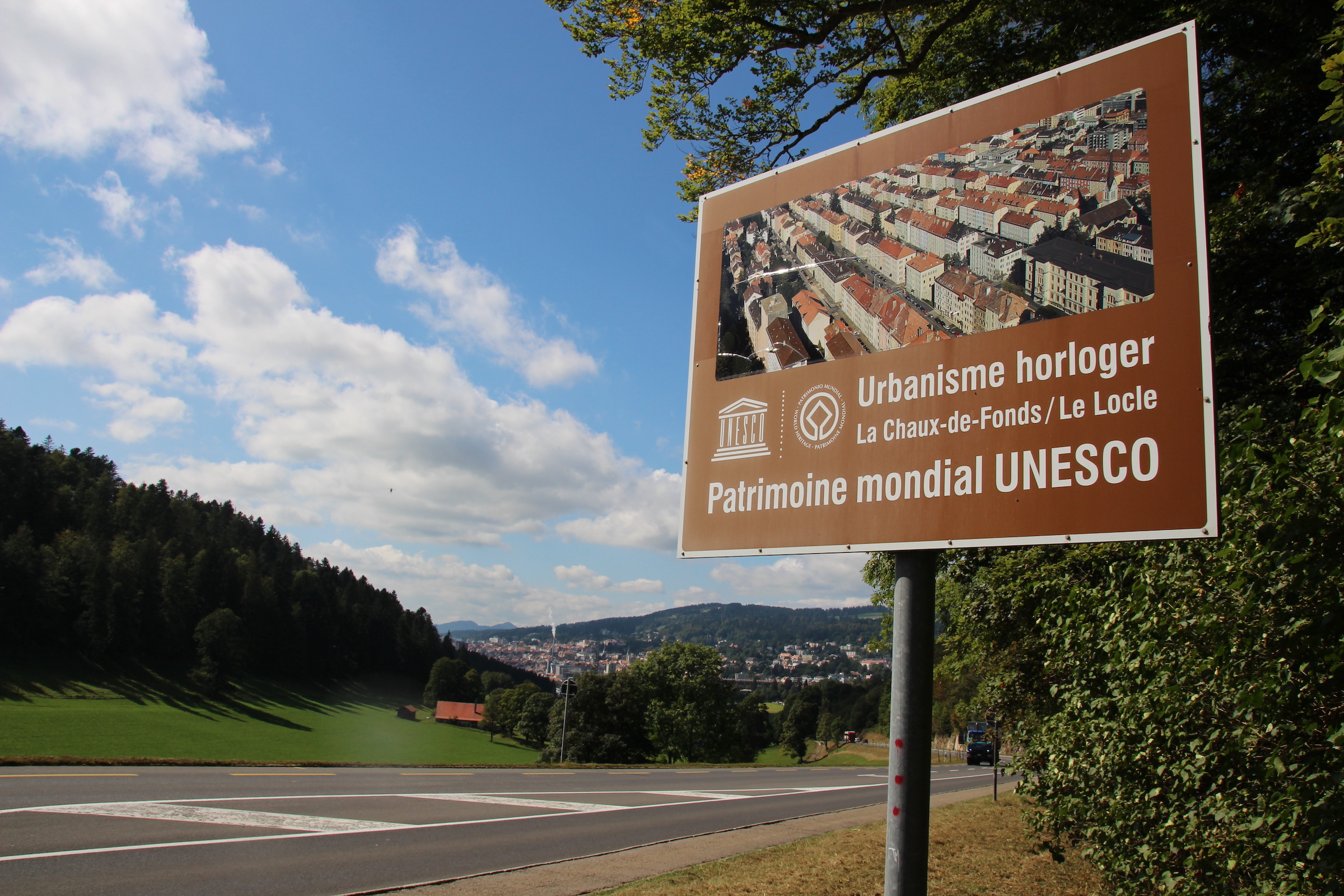 Street sign heading towards La Chaux-de-Fonds